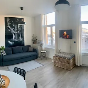 Sleep - Black And White Modern Flat With Cityview , Anvers Belgique