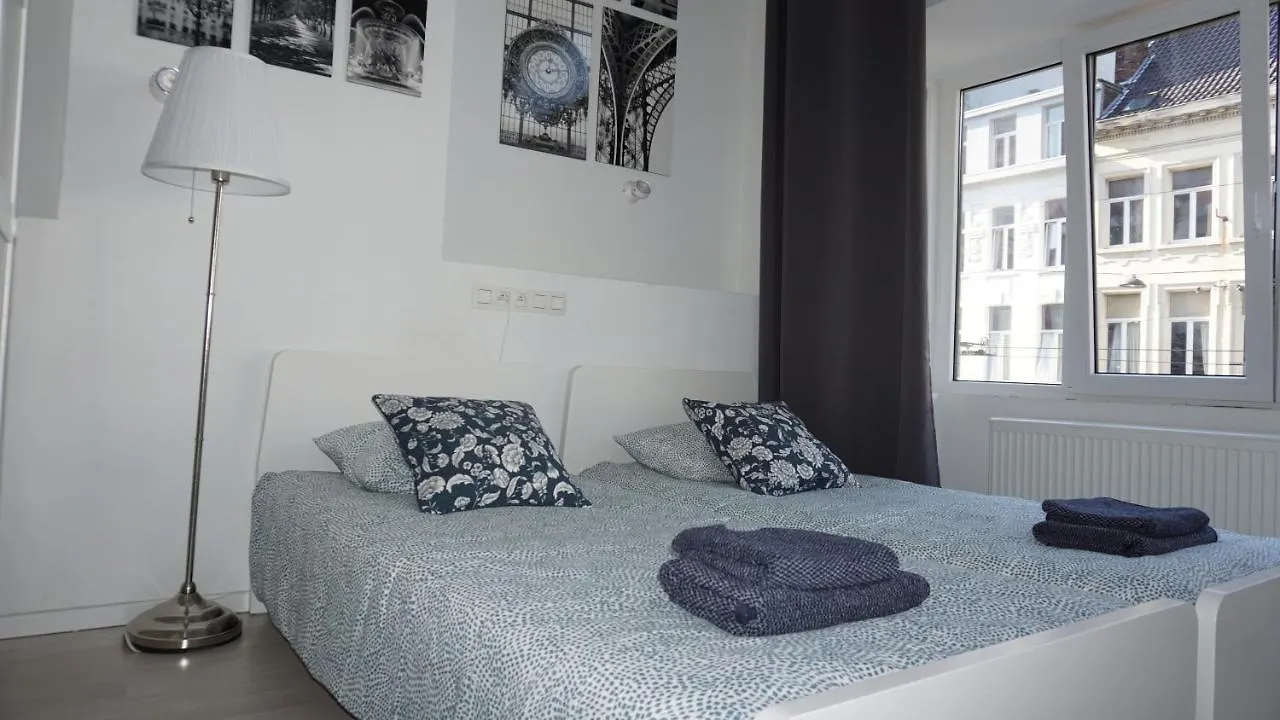 Roosevelt Apartments. Anvers 0*,
